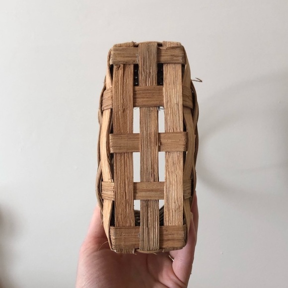 Vintage • Display Basket - Picture 3 of 3